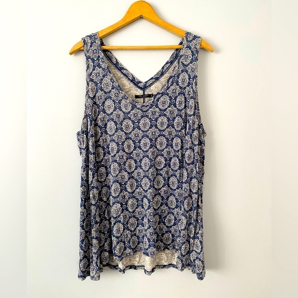 Max Jeans Size XL Women's V-Neck Tank Top Flowy Sleeveless Top Geometric Pattern